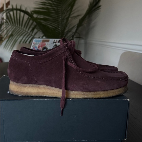 Clark’s Suede Shoes in Burgundy - Picture 4 of 5